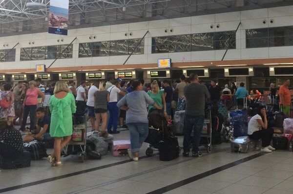 Пассажиры ВИМ-Авиа в аэропорту Анталии