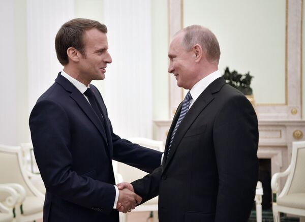 Президент РФ В. Путин встретился с президентом Франции Э. Макроном