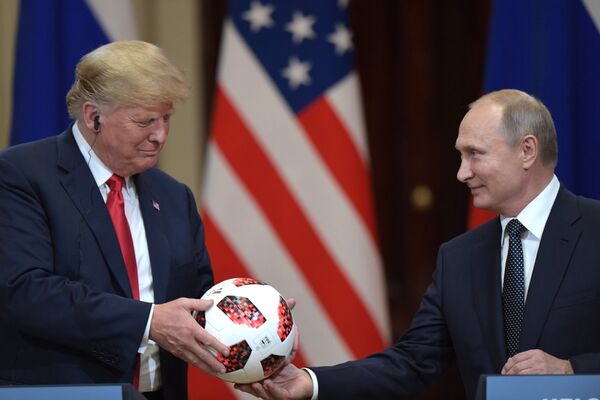 16 июля 2018. Президент РФ Владимир Путин и президент США Дональд Трамп (слева) на совместной пресс-конференции по итогам встречи в Хельсинки.