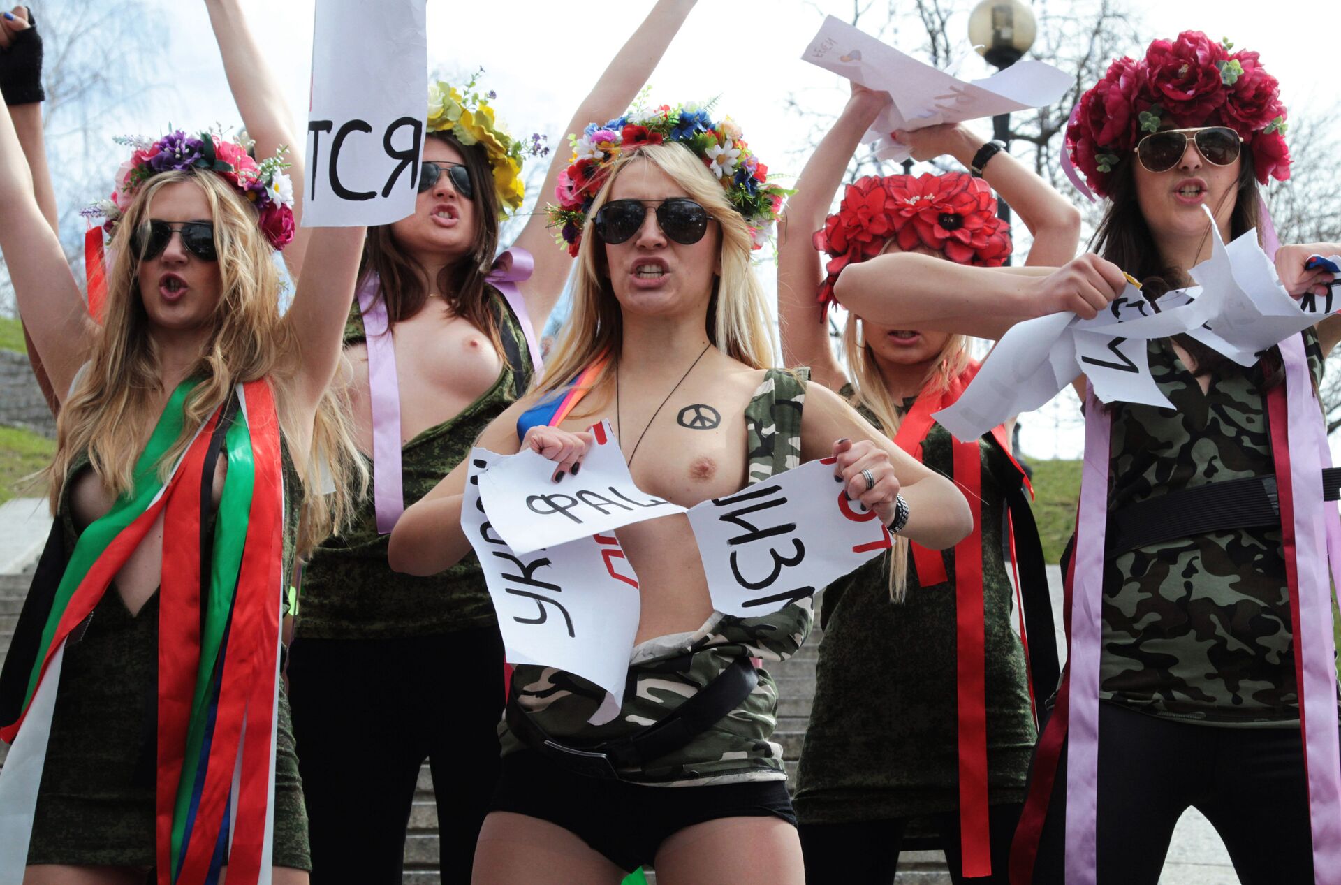 Активистки женского движения FEMEN провели акцию Фашизофрения - РИА Новости, 1920, 19.01.2021
