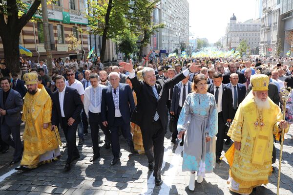 петр и марина порошенко крещение руси крестный ход киевская патриархия