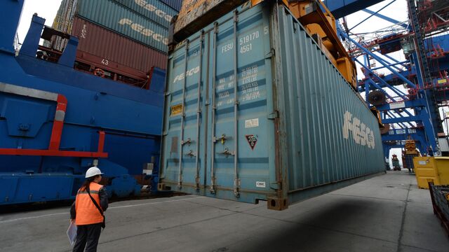 © РИА Новости . Виталий Аньков / Контейнеровоз Fesco Diomid прибыл в порт Владивостока