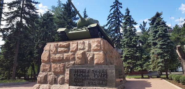 Донецк танк памятник