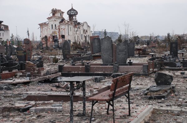 Разрушенный в результате обстрела во время боевых действий Иверский женский монастырь, который расположен прямо перед аэропортом города Донецка.