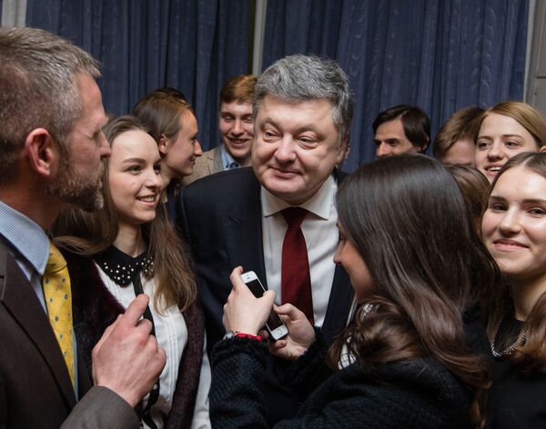 Президент Украины Петр Порошенко во время встречи в Берлине с украинскими студентами, проходящими практику в немецких компаниях