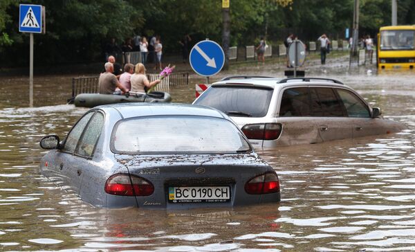 Последствия сильного дождя во Львове
