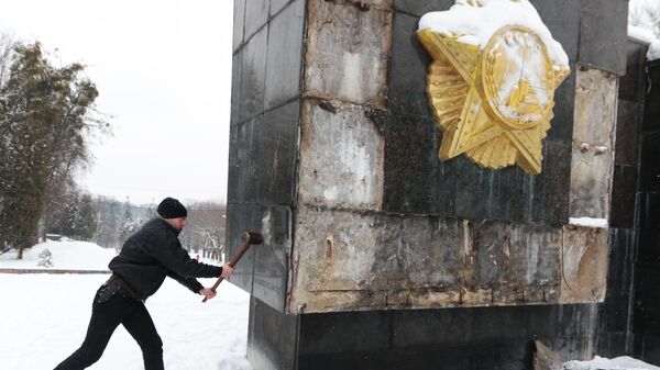 Националисты осквернили Монумент Славы во Львове
