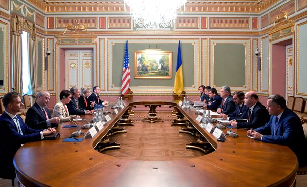 Президент Украины П. Порошенко встретился с помощником президента США Д. Болтоном