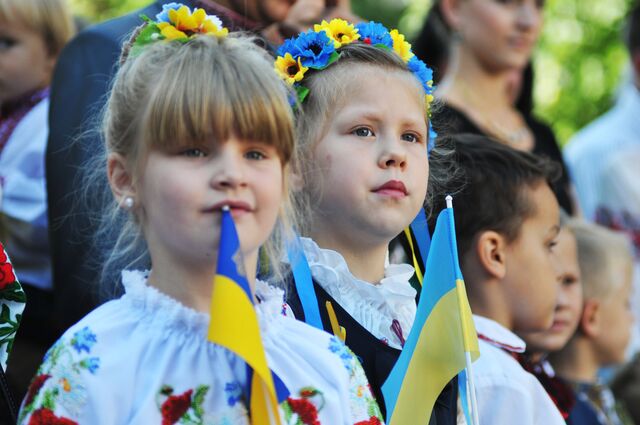 © РИА Новости . Павел Паламарчук / Начало учебного года в школах Украины Путин заявил, что на Украине мы воюем с неонацистами. Объясняем, почему это так