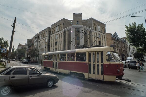 Дворики киевского Подола машина автомобиль архитектура трамвай улица