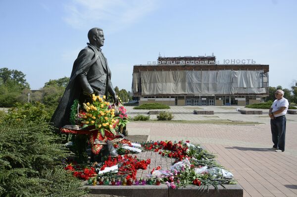 Памятник Кобзон Донецк