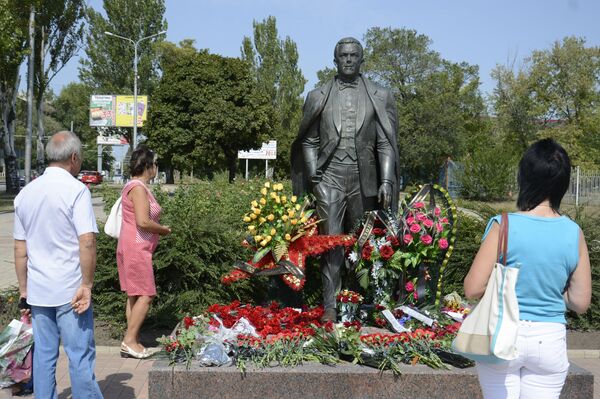 Памятник Кобзон Донецк