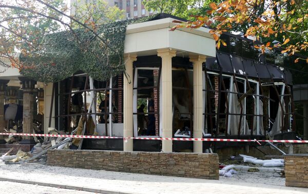 Ситуация на месте взрыва в донецком кафе Сепар