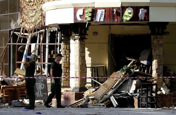 Ситуация на месте взрыва в донецком кафе Сепар
