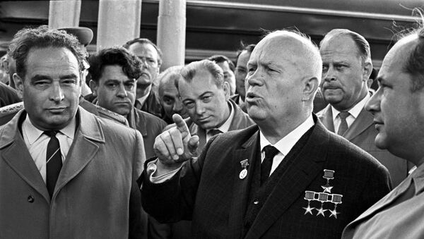 Первый секретарь ЦК КПСС Никита Сергеевич Хрущев (третий справа) во время поездки в Ленинград