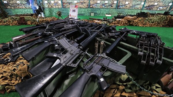 Стрелковое оружие, представленное на выставке оружия, захваченного у боевиков в Сирии, в рамках IV Международного военно-технического форума «Армия-2018» в Кубинк