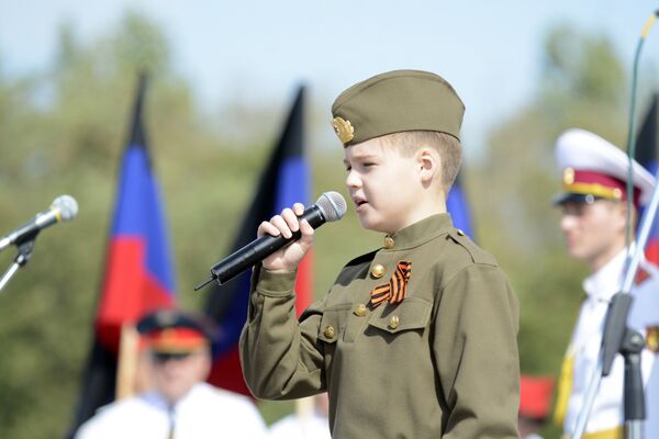 Празднование освобождения Донбасса от фашистов в Донецке