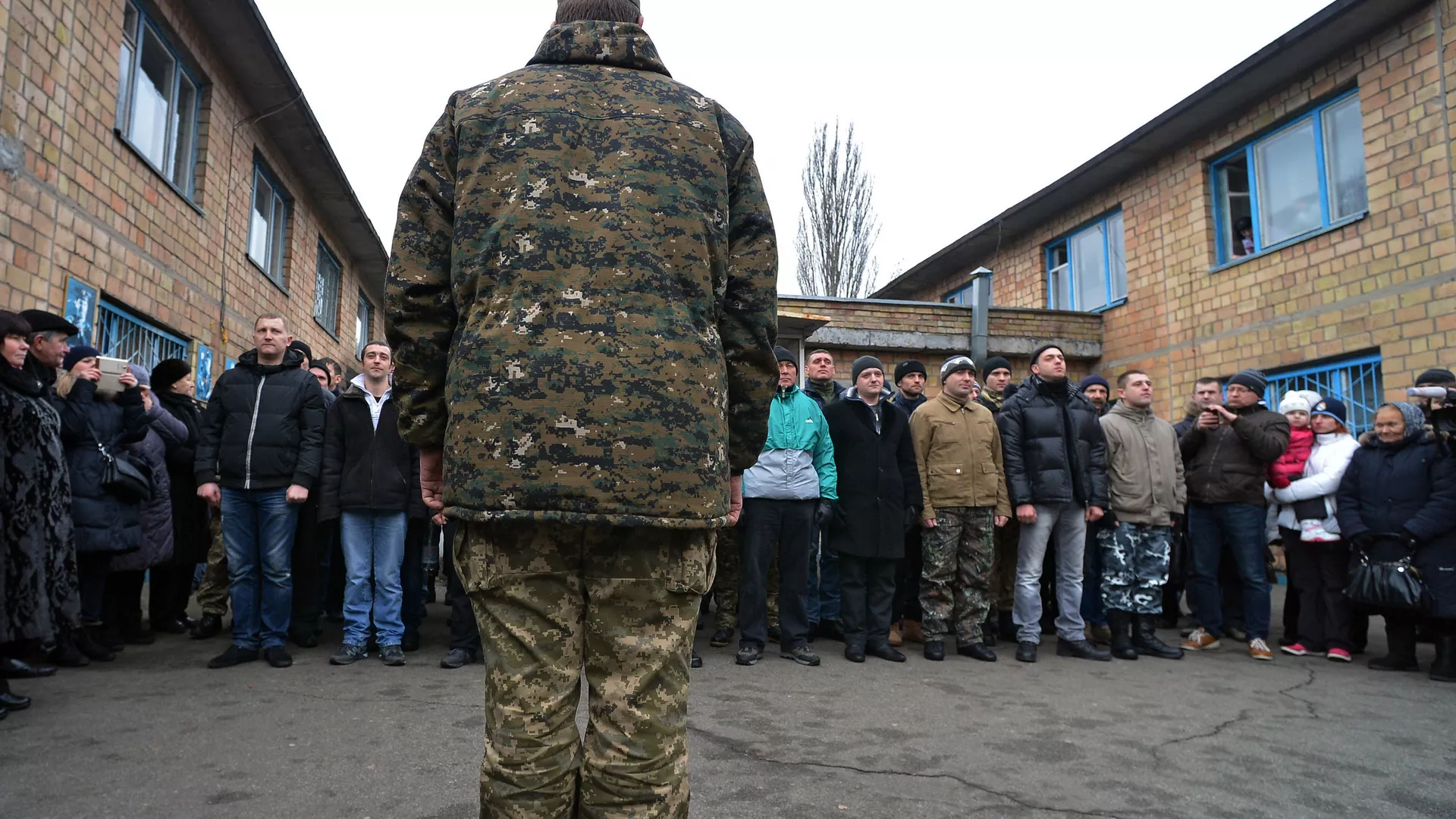 Новости украины ру. Украинский военкомат. Мобилизация на Украине. Российские военные на Украине. Украинская армия.