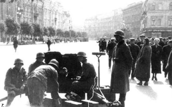 Площадь Сталина (ныне - Европейская), сентябрь 1941 года.