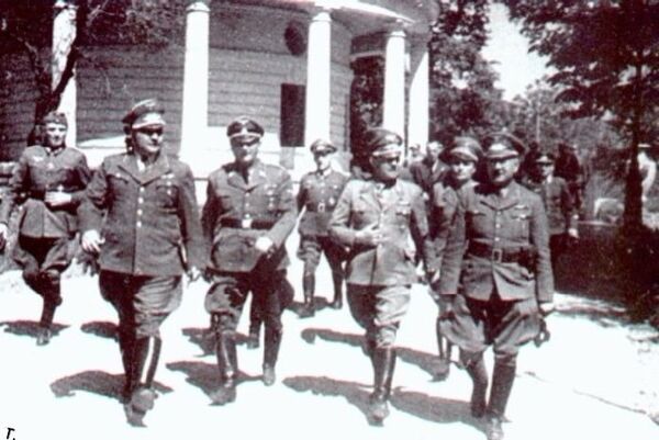 Киев 1941 год. Возле Аскольдовой могилы.