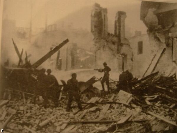 Киев 1941 год. немецкие пожарные тушат горящий центр города