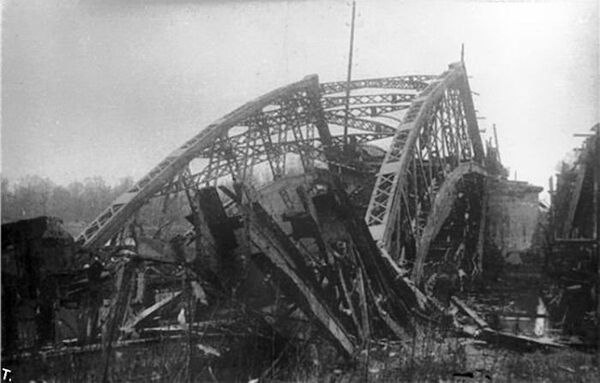 Киев 1941 год. Русановский мост, взорван красноармейцами.