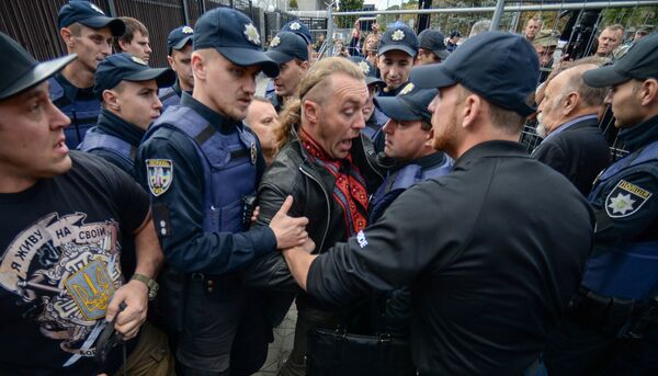 Акции протеста у российких диппредставительств на Украине