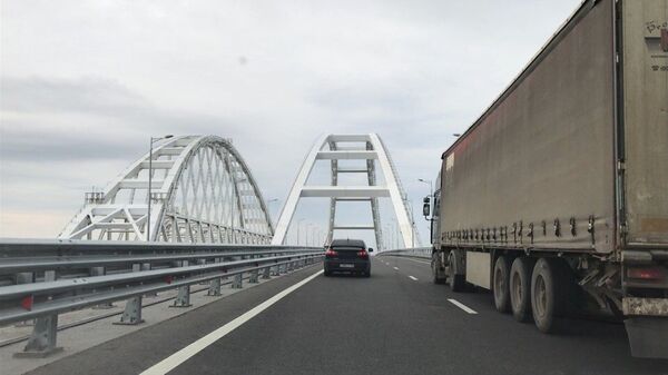 Крымский мост грузовик фура