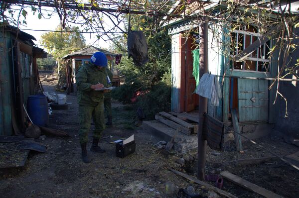 Последствия обстрела поселка Марьевка в Луганской области