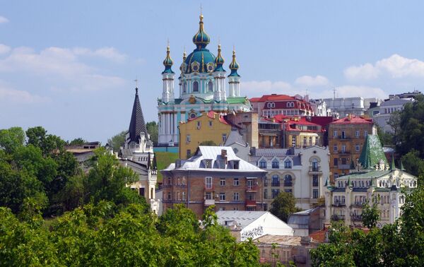 Вид на Андреевскую церковь и начало Андреевского спуска в Киеве
