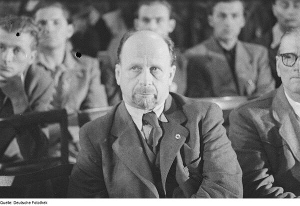 Вальтер Ульбрихт Вальтер Ульбрихт