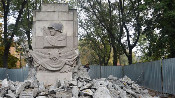 Снос памятника Благодарности солдатам Красной армии