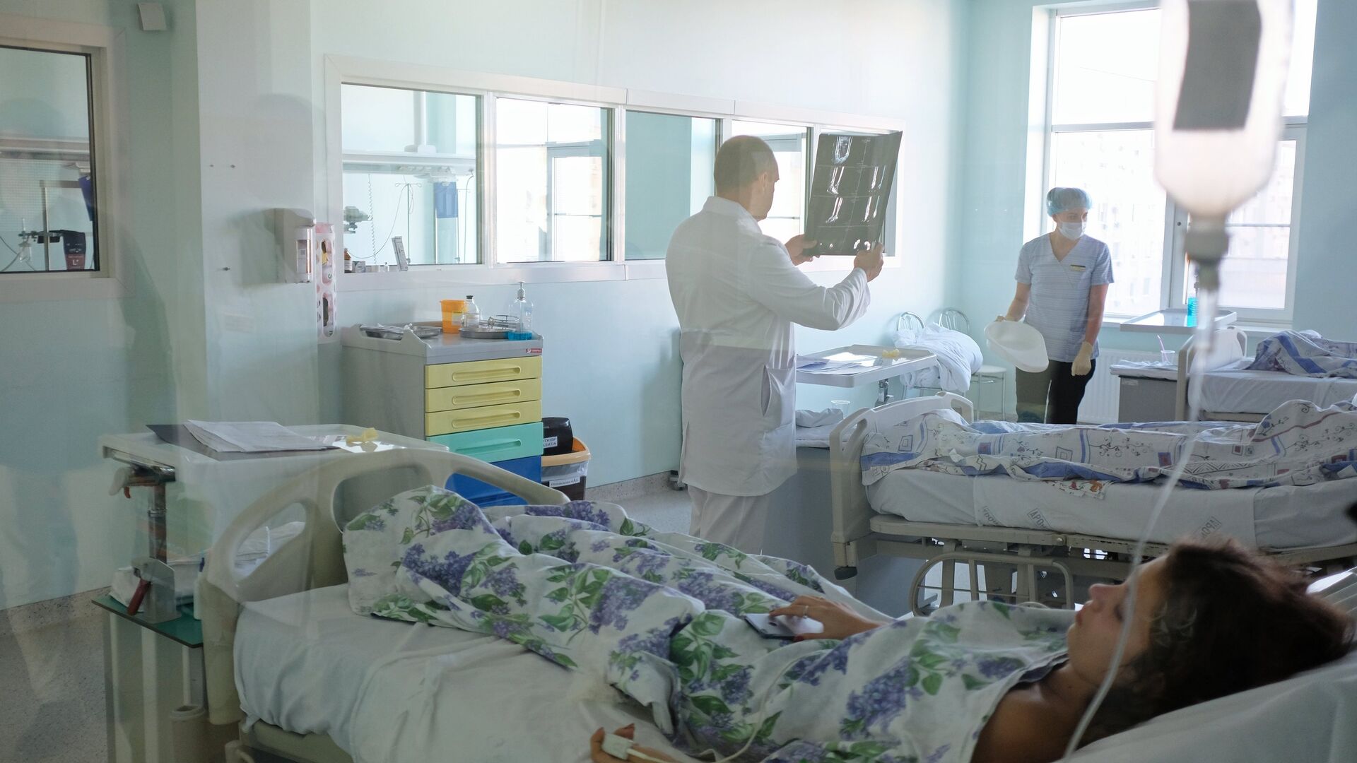 Пострадавших при нападении на колледж в Керчи доставили в больницу Краснодара - РИА Новости, 1920, 08.04.2025