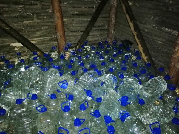 Пластиковые бутылки склад вода спирт