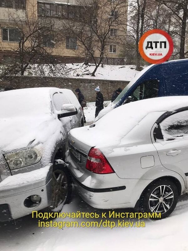 ДТП Киев снег машина автомобиль