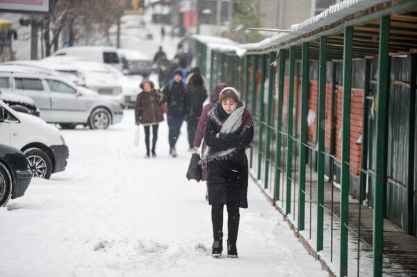 Киев снег жители улица вид