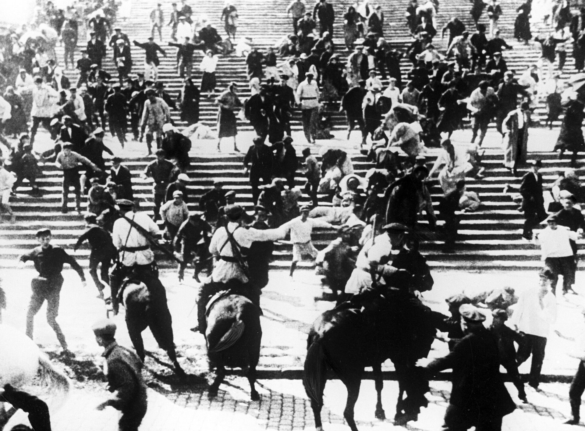 Кадр из художественного фильма Броненосец Потемкин режиссера Сергея Эйзенштейна. 1925 год Кадр из художественного фильма Броненосец Потемкин режиссера Сергея Эйзенштейна. 1925 год - РИА Новости, 1920, 11.01.2026