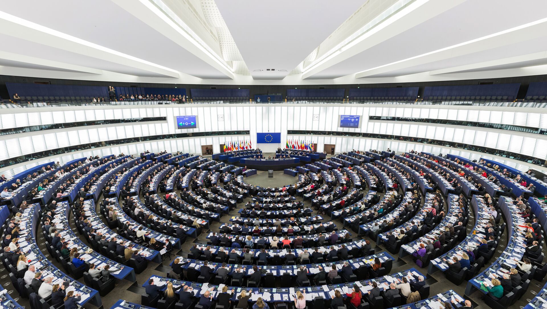 Европейский парламент в Страсбурге в ходе пленарной сессии - РИА Новости, 1920, 17.09.2020