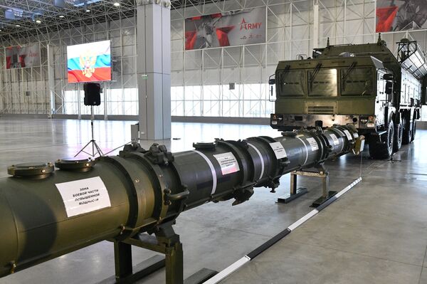 Демонстрация ракеты 9М729 для военных атташе Демонстрация ракеты 9М729 для военных атташе