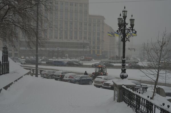 Снегопад метель киев мороз зиматранспорт техника автомобиль