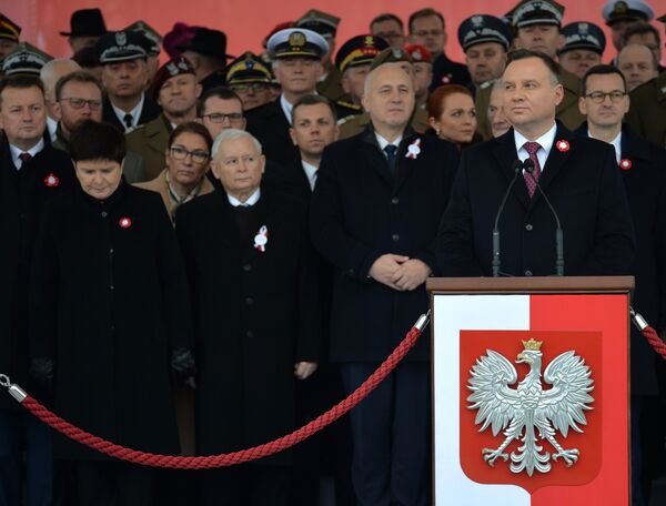 Марш в Варшаве в честь 100-летия независимости Польши Марш в Варшаве в честь 100-летия независимости Польши