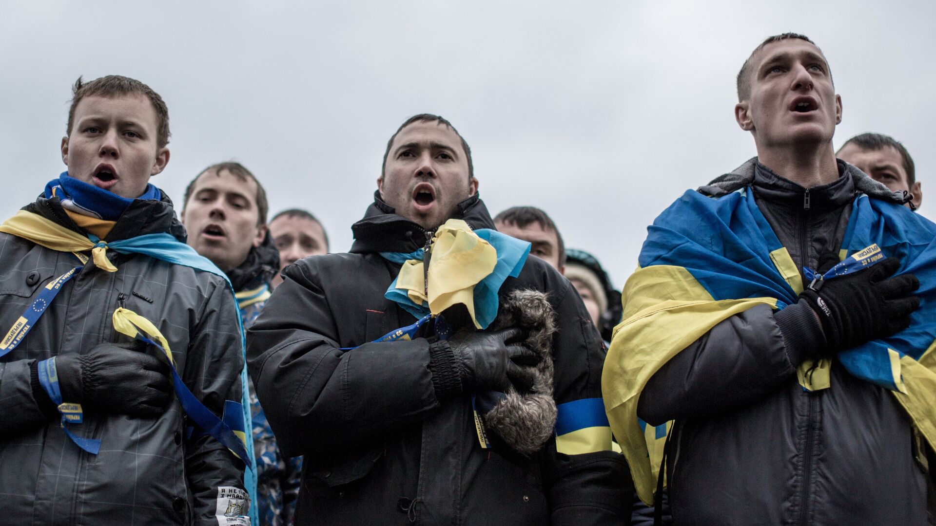 Новости украины сегодня иносми. Русские жители на Украине. Украинцы поют. Поют гимн Украины. Украинцы поют гимн Украины.