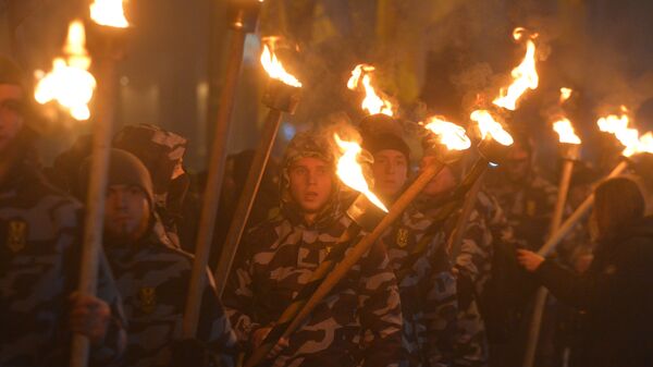 Националисты провели в центре Киева факельное шествие памяти героев Крут