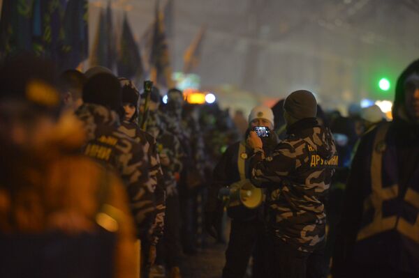 Националисты провели в центре Киева факельное шествие памяти героев Крут