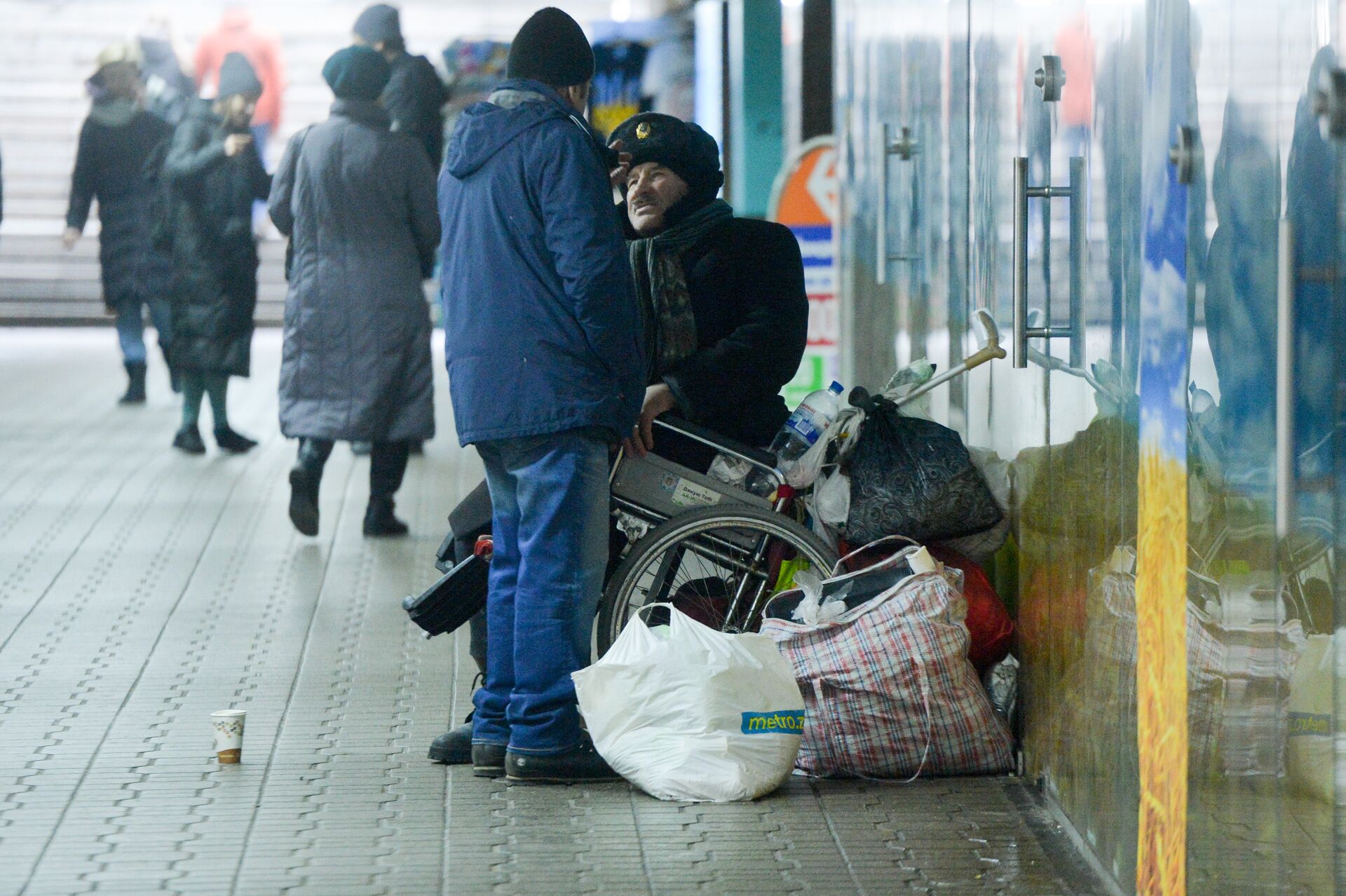 бедность нищета Киев инвалид коляска нищий - РИА Новости, 1920, 09.11.2021