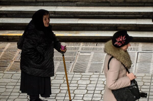 бедность нищета Киев нищий пенсионер пожилая женщина