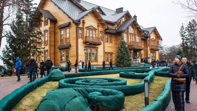 Тайна затонувшего в Киеве галеона. Резиденции украинских президентов, как символ коррупции