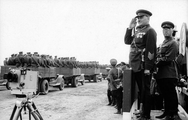 1938, весна (?). Прохождение войск. На фото - командарм второго ранга Федько Иван Федорович. 1938, весна (?). Прохождение войск. На фото - командарм второго ранга Федько Иван Федорович.