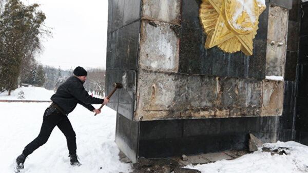 © https://news-front.info/ Путин заявил, что на Украине мы воюем с неонацистами. Объясняем, почему это так