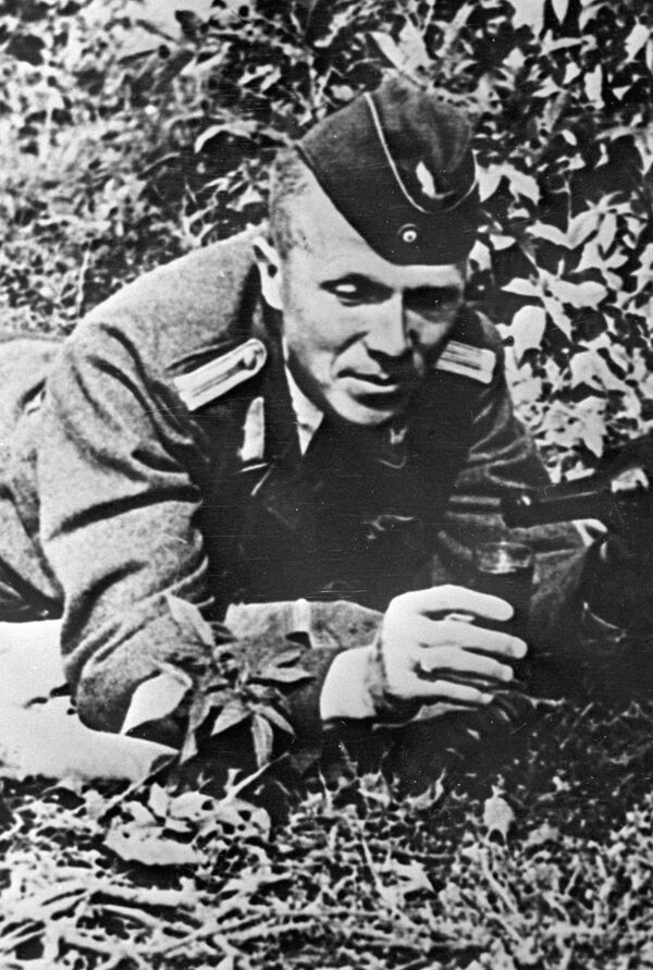 Советский партизан-разведчик Николай Иванович Кузнецов в форме немецкого офицера